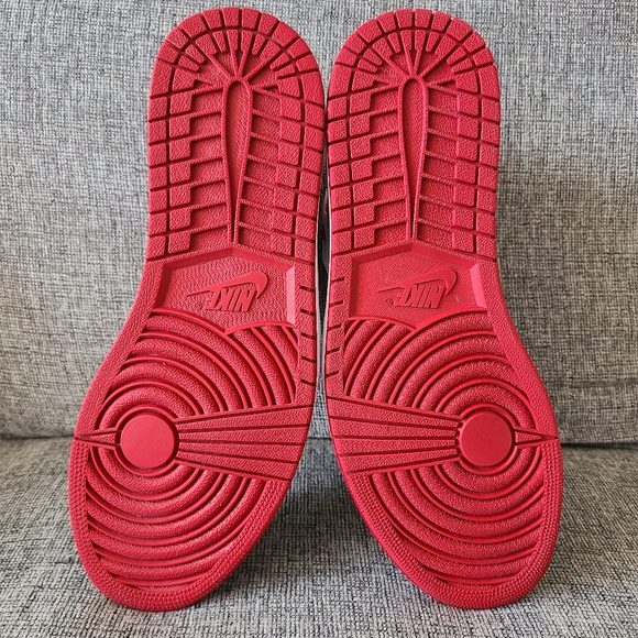 NIKE - Jordan 1 high OG "METALLIC RED" - Picture 7 of 12